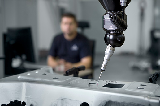 The use of the latest optical and tactile measuring technology guarantees accuracy and quality.
