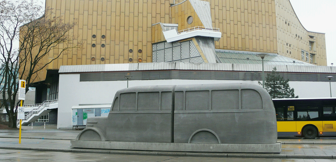 Das Denkmal der grauen Busse.